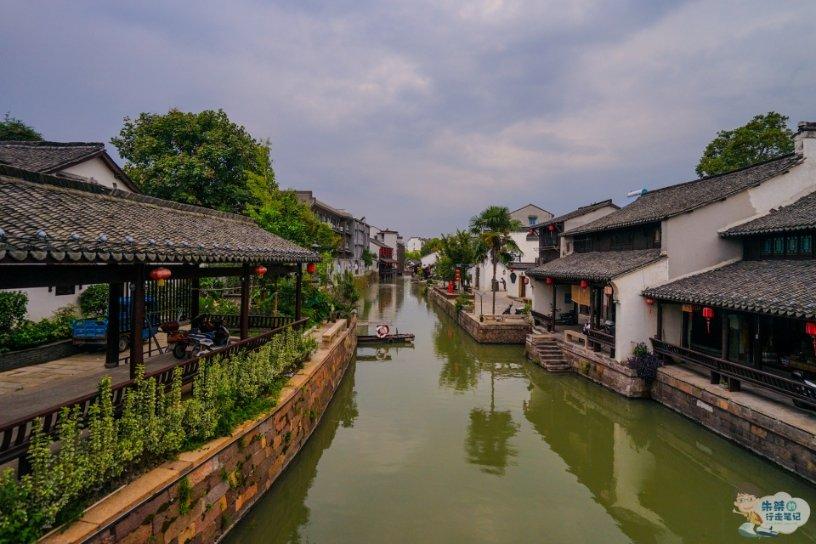 五脏六腑 千钧重负 耐人寻味 惊心动魄用这几个词语造一段话？